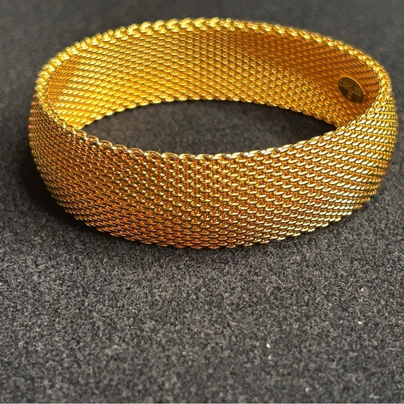 New- Carolee- Gold mesh bangle bracelet - Picture 1 of 4